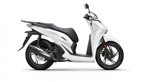 Honda SH 150 scooter, designed for premium urban commuting in Moto Athens.