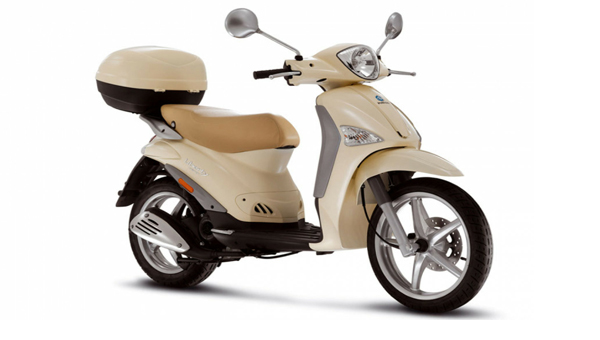 Piaggio Liberty 125 urban scooter, perfect for city commuting in Moto Athens