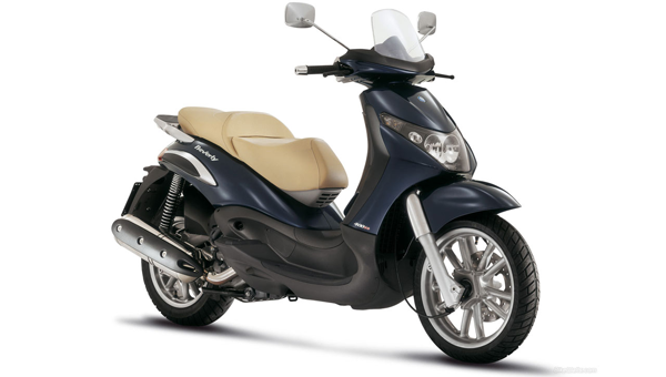 Scooter rental in Athens: Rent a Piaggio Beverly 400 for 20€/day.